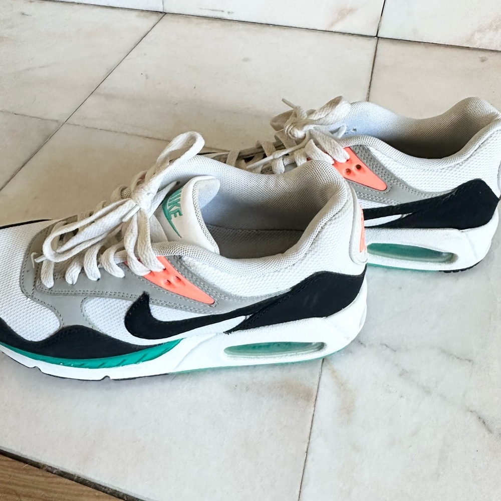 Nike Women's Air Max Correlate
